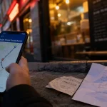 Asian street food berck : carte sur smartphone et notes avant de visiter